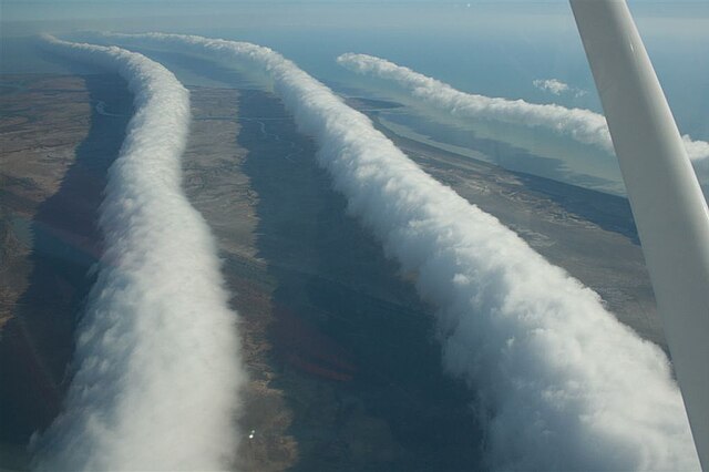 640px-MorningGloryCloudBurketownFromPlane.jpg