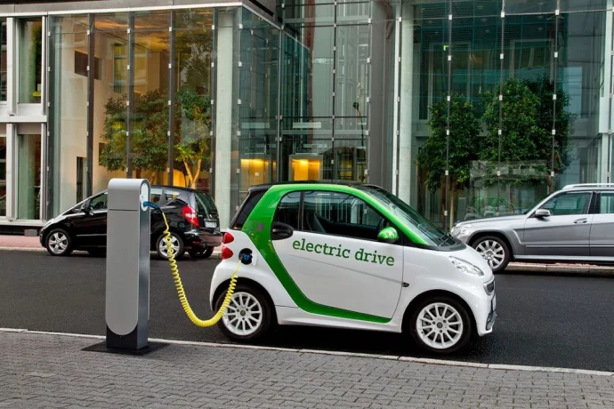 6d53dfa-9557624-electric-cars.webp