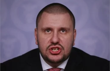 6dggaj.webp