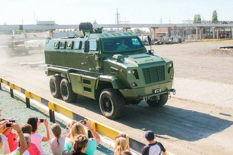 70-broneavtomobil-kraz-feona-prezentovan-v-ukraine.webp
