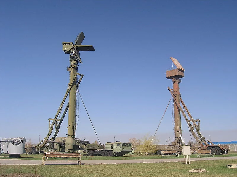 76N6_acquisition_radar_and_30N6_fire_control_radar.webp