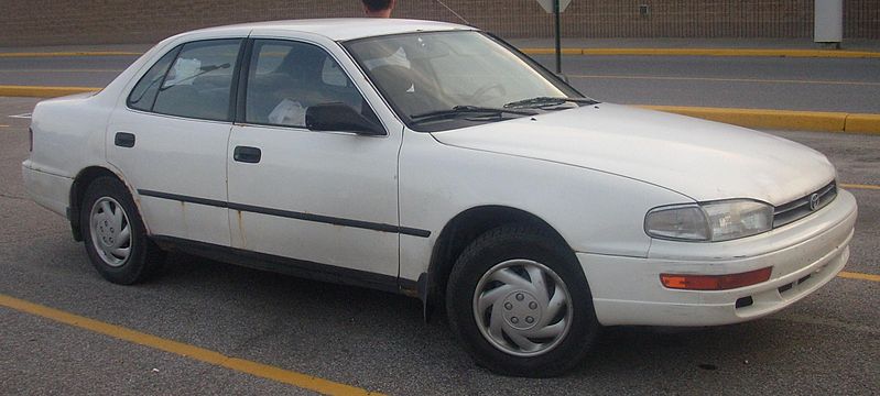 799px-'92_Toyota_Camry_Sedan.jpg