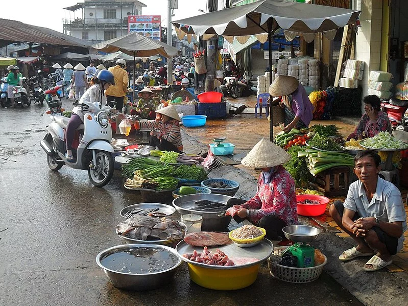 799px-Market%2C_vietnam.webp