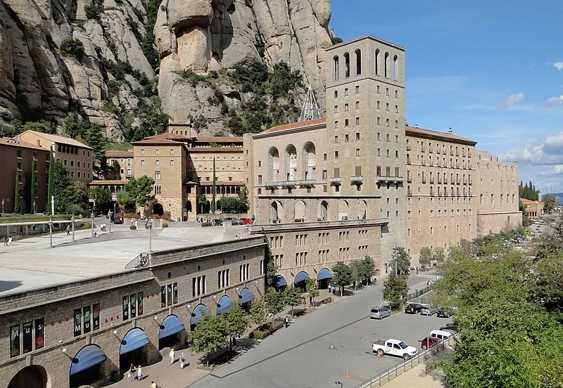 800px-Abbey_of_Montserrat_02.webp