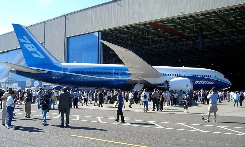 800px-Boeing_787_Roll-out.webp