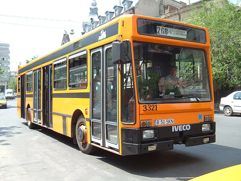 800px-Bucharest_Iveco_bus_3321.webp