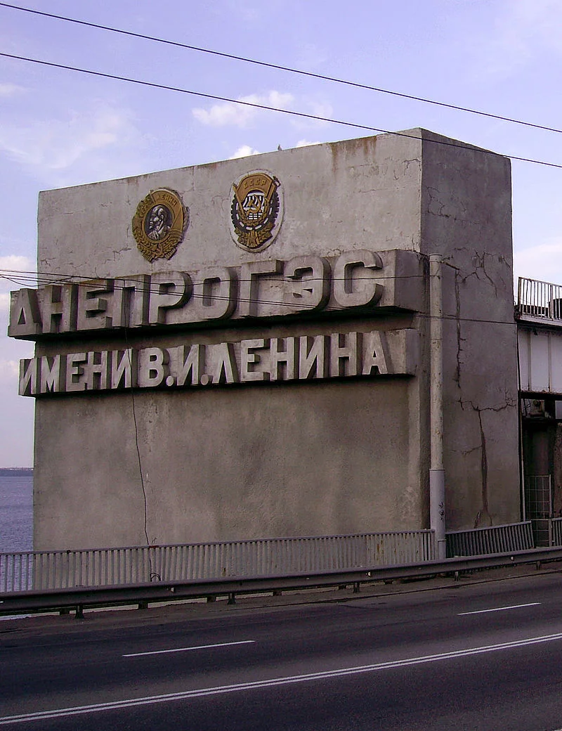 800px-Dnieper-Hydroelectric-Station-Lenin%27s-name.webp
