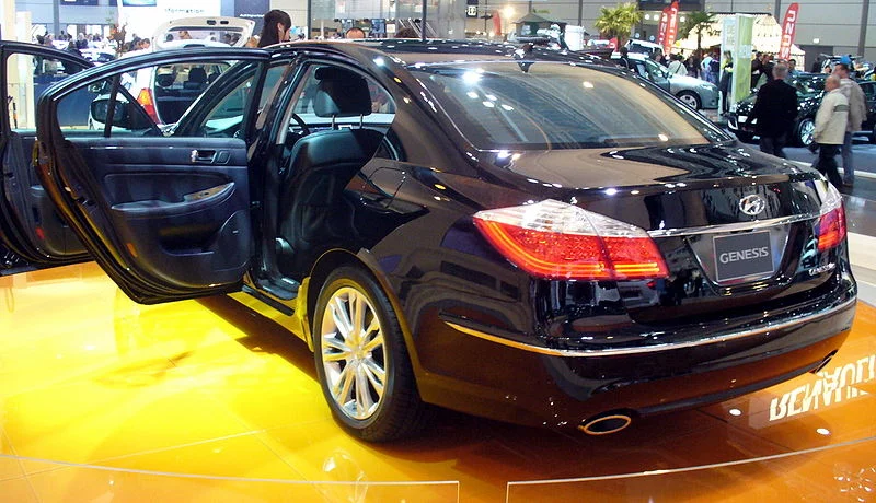800px-Hyundai_Genesis_Heck.webp