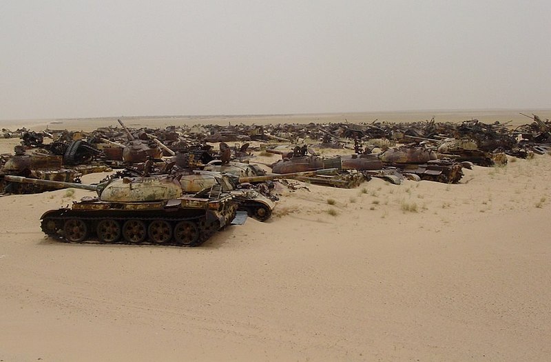 800px-Iraqi_tank_graveyard_landscape.jpg
