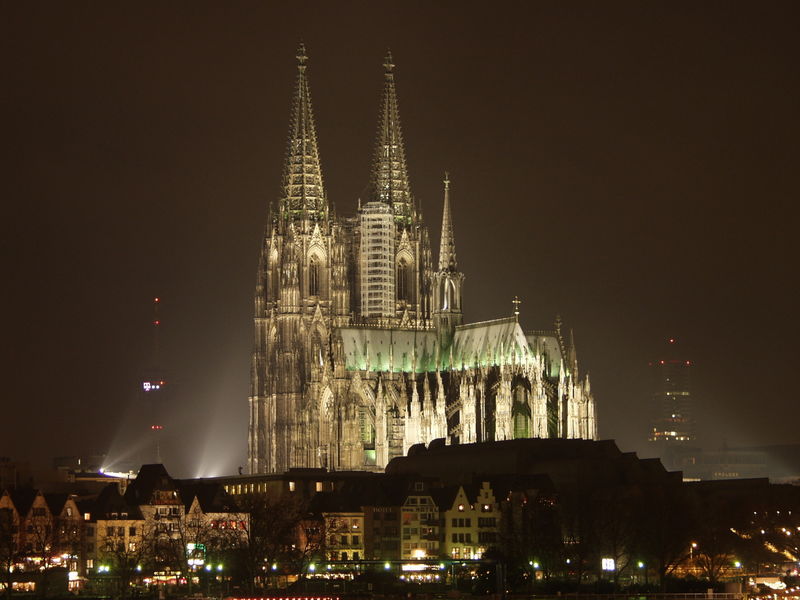 800px-koelner_dom_bei_nacht_1_rb.jpg