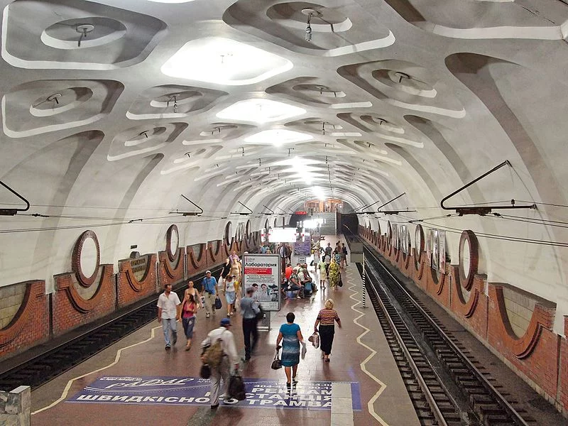 800px-Kryvyi_Rih_-_Prospekt_Metalurhiv.webp