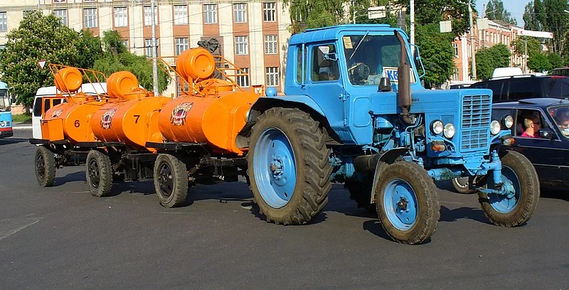 800px-Kvass_tractor_2008_G1.webp