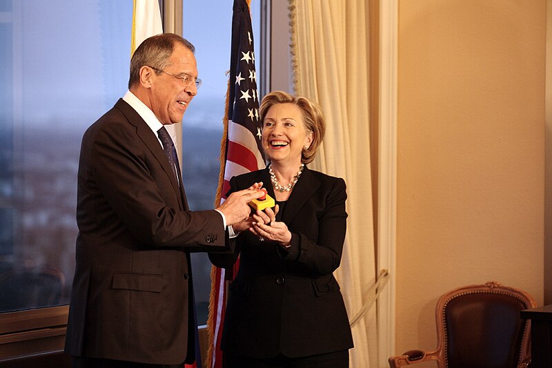 800px-Lavrov_and_Clinton_reset_relations-1.jpg