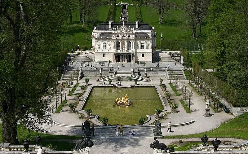 800px-Linderhof-1.webp