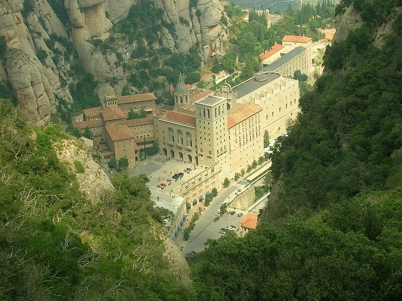 800px-Montserrat-View_from_the_rock_above.webp