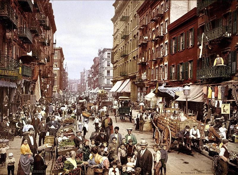 800px-Mulberry_Street_NYC_c1900_LOC_3g04637u_edit.webp