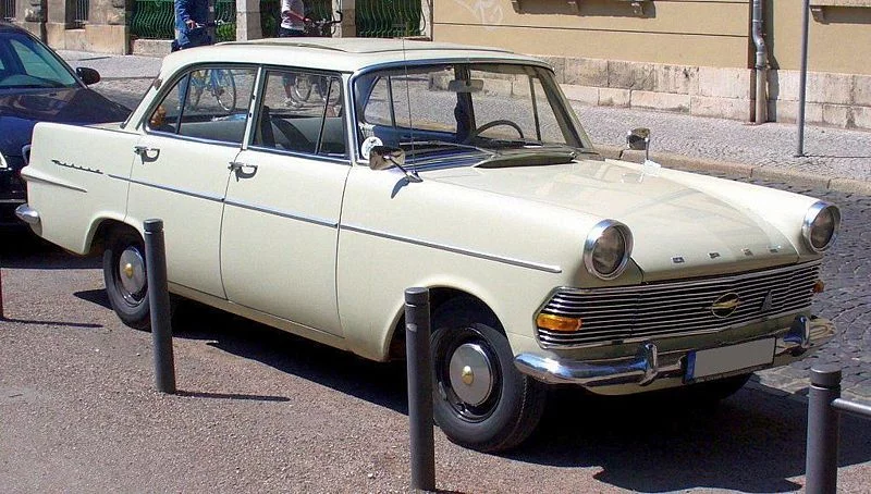 800px-Opel_Rekord_P2.webp