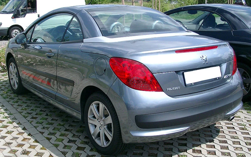 800px-Peugeot_207_CC_rear_20070611.webp