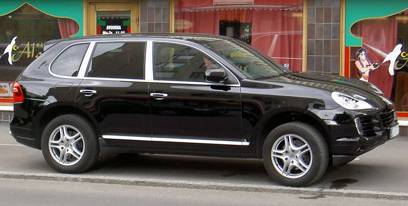 800px-Porsche_Cayenne-1.webp