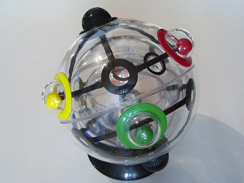 800px-Rubik360solved.webp