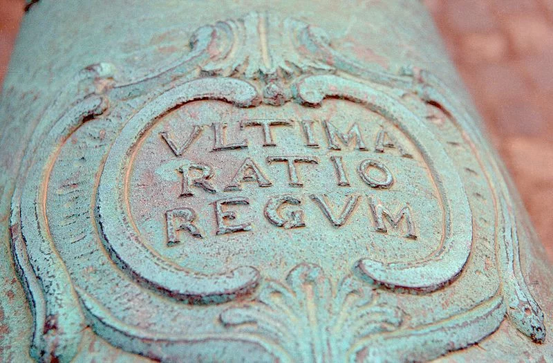 800px-Ultima_Ratio_Regum_Cannon.webp