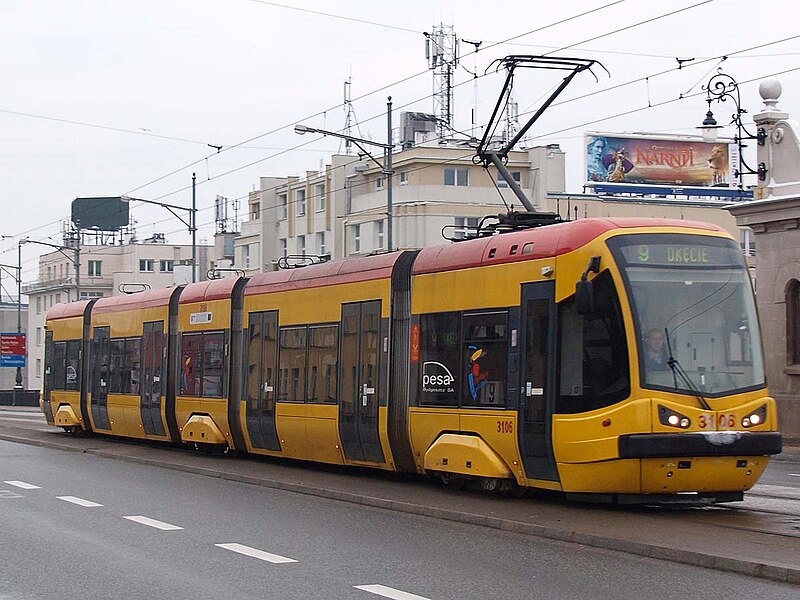 800px-Warsaw_tram_PESA_120N_at_Most_poniatowskiego.jpg