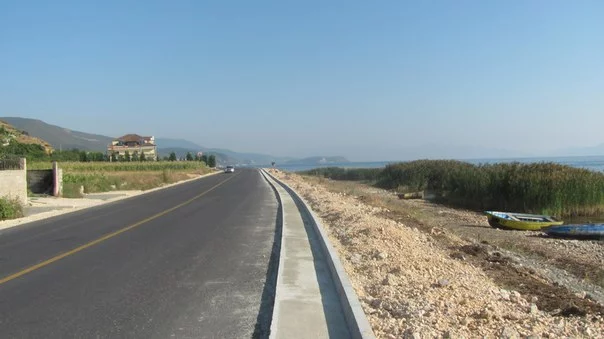 8gKwYmEKhYE.webp