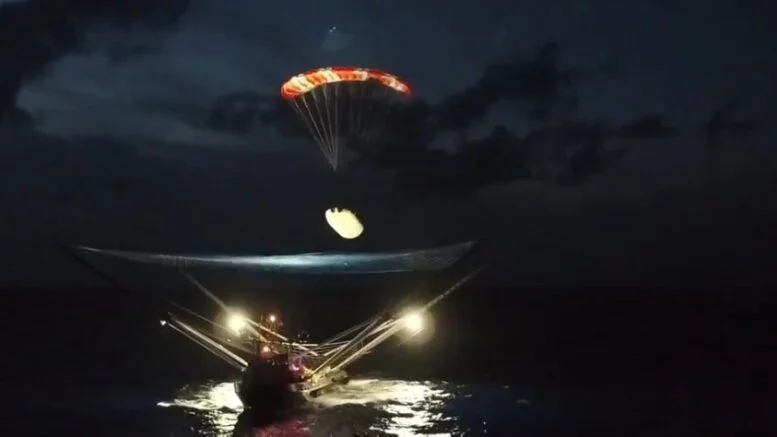 9-fairing-catch-080619-SpaceX-4-1024x474-1-777x437.webp