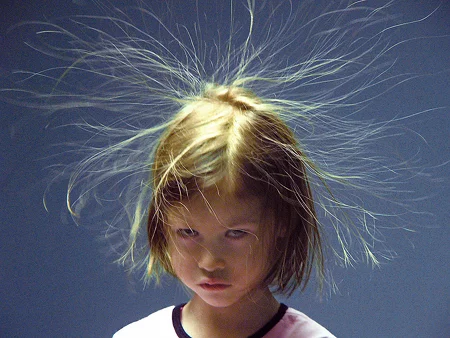 91140654_hair_static_electricity.webp