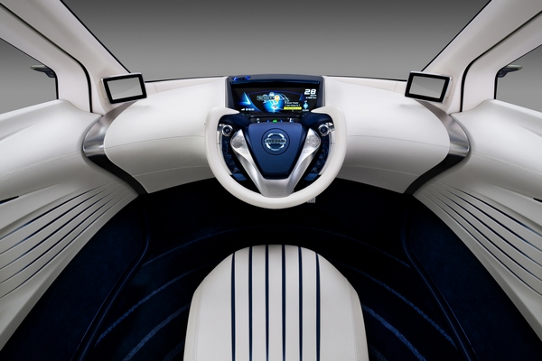 92013-Nissan-Pivo3-Concept-dashboard.jpg