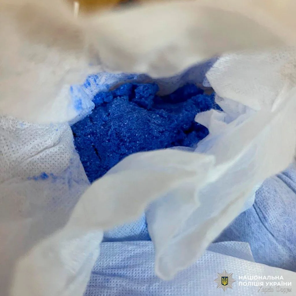 наркотики сбывали на Харьковщине