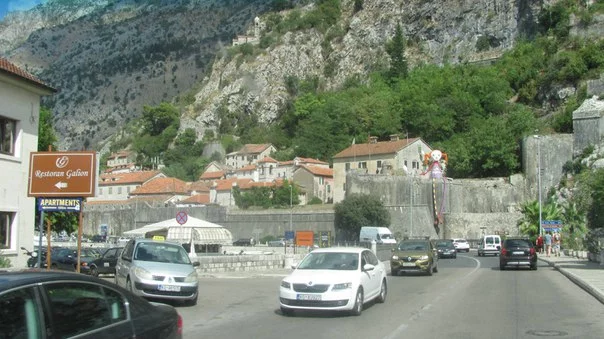 9Uz96lCihXQ.webp