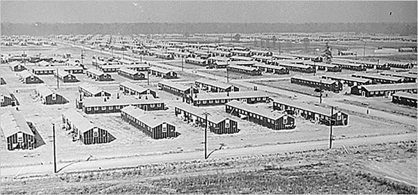 _Authority_camp_near_Jerome%2C_Arkansas_%281942%29.webp