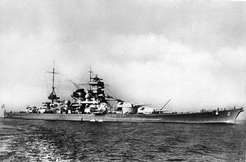 _Bild-23-63-07%2C_Schlachtschiff_%22Scharnhorst%22.webp