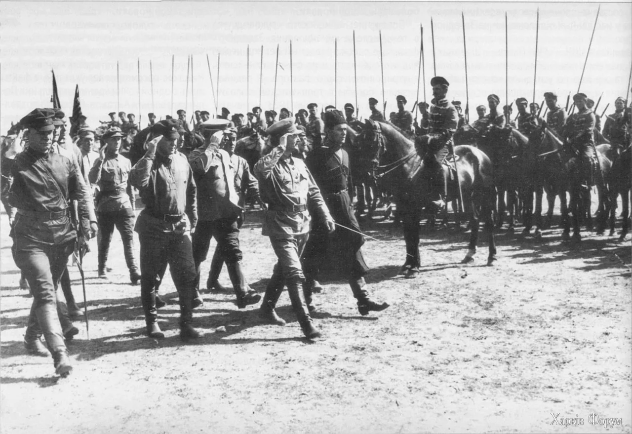 _Троцкий_Егоров_смотр_1919.webp