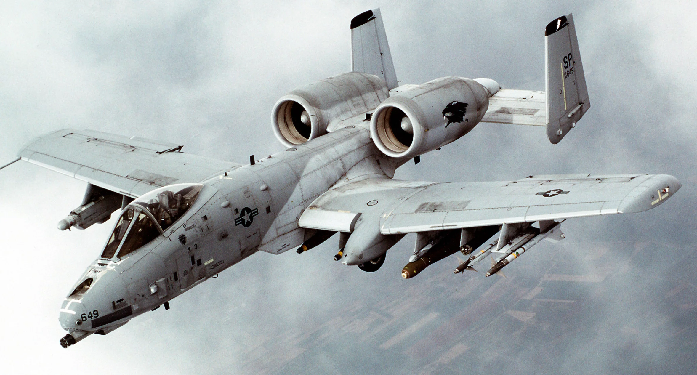 A-10_Thunderbolt_II_In-flight-2.webp