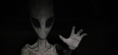 alien%2Bapproaches.gif