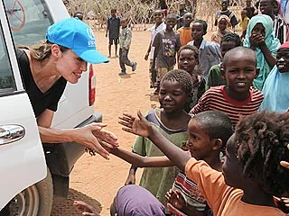 angelina-jolie-320.webp