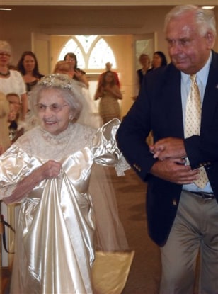 ar%20old%20wedding%20dress--1430927975_v2.grid-4x2.jpg