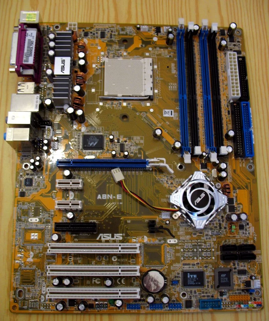Asus_a8n_e.webp