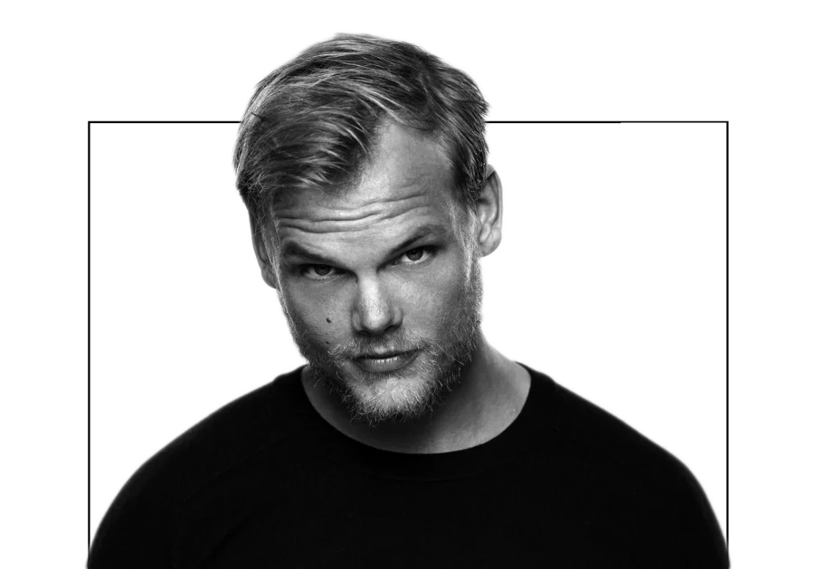 AVICII-900x629.webp