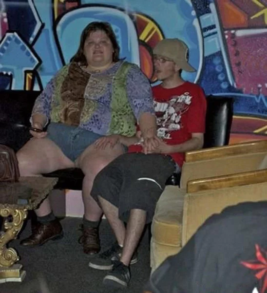 awkward_couples_pics_15.webp
