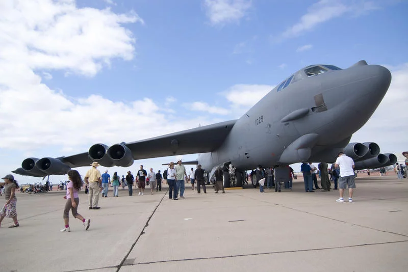 B52_stratofortress_landed.preview.webp