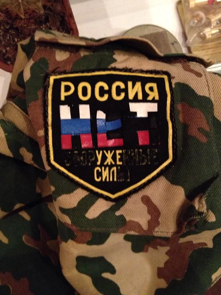 B6hNuamCYAAHxVw.webp