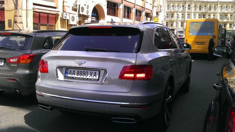 bentley-bentayga-kiev-2016-11jpg_small.webp