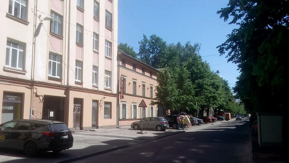 bgee5j.webp
