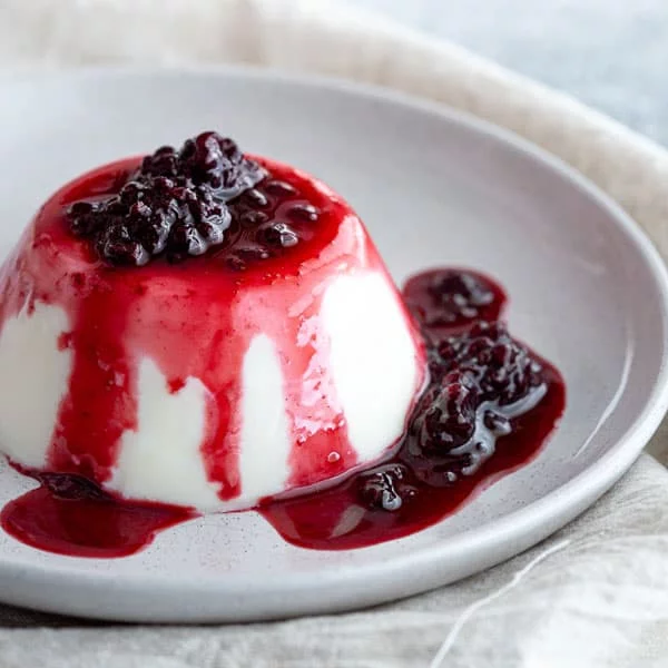 blanc-manger-blackberry-coulis-ft.webp