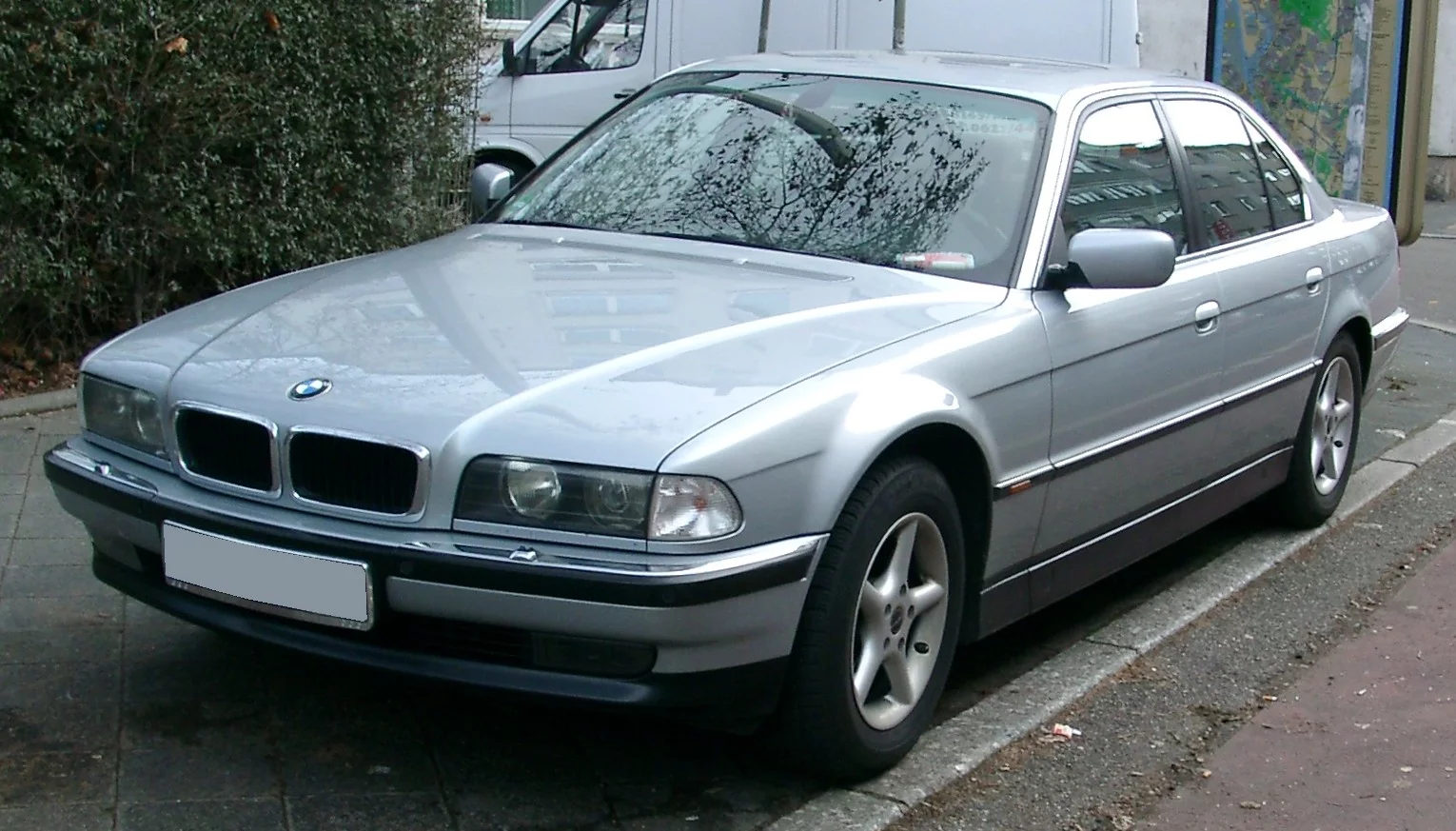 BMW_E38_front_20080108.webp