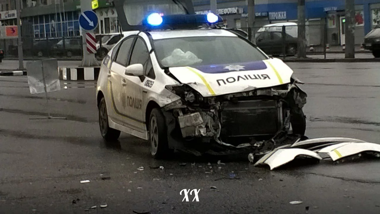 BnrLAECsA34.webp