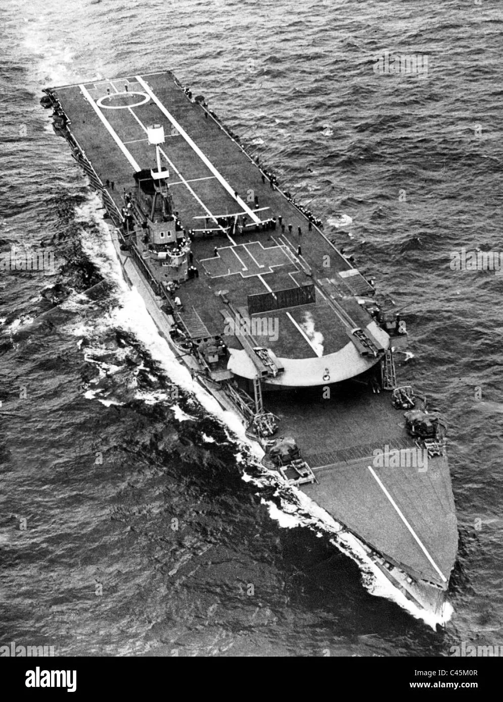 british-aircraft-carrier-hms-courageous-C45M0R.webp